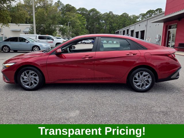 Used 2024 Hyundai Elantra SEL FWD image 2