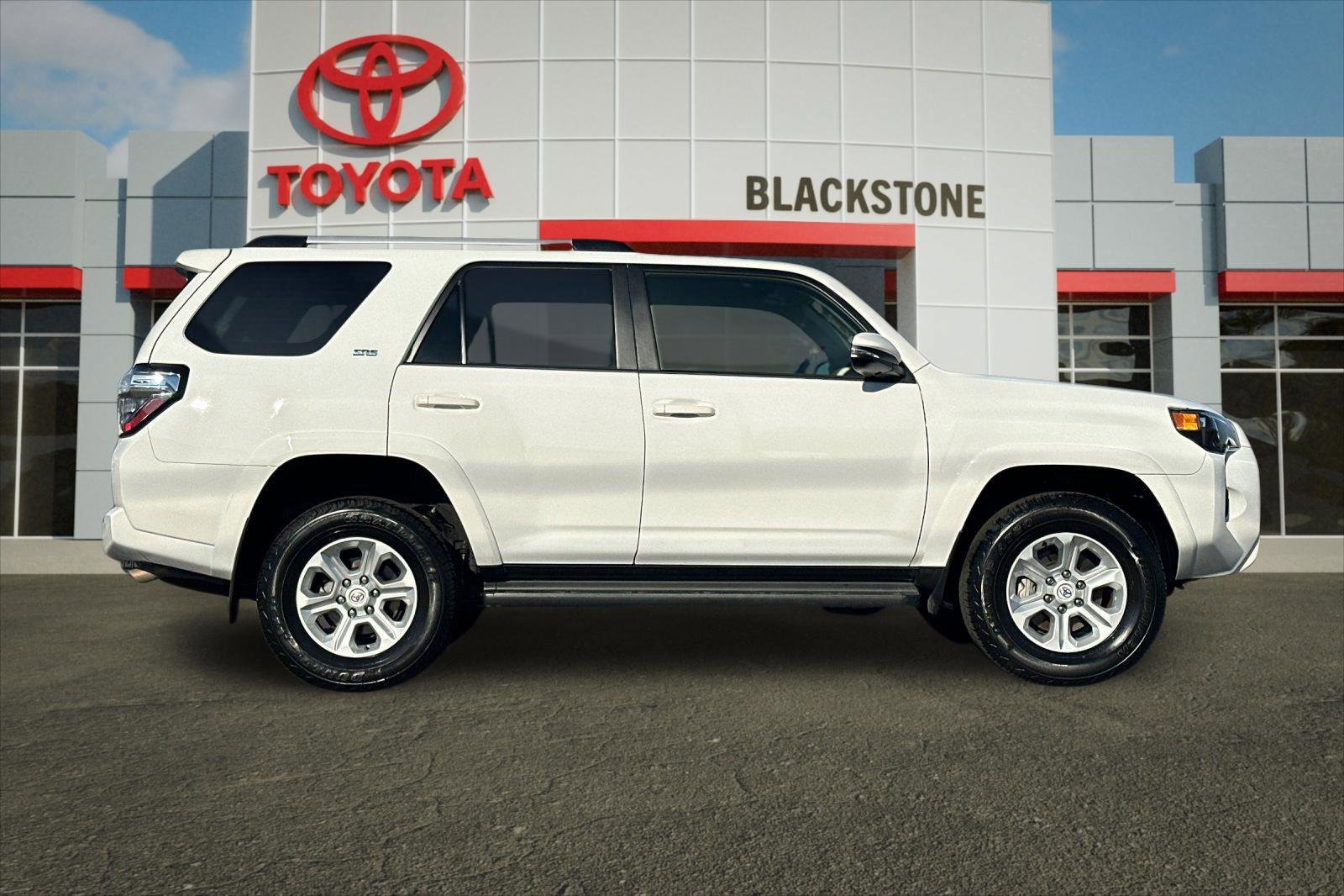 Used 2024 Toyota 4Runner SR5 Premium AWD/4WD image 2