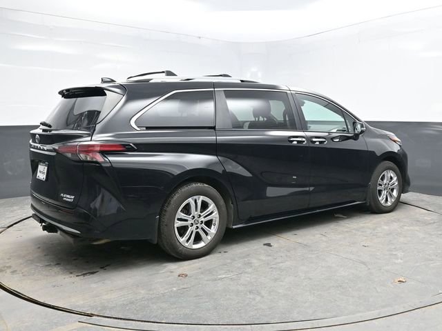 Used 2022 Toyota Sienna Platinum image 7