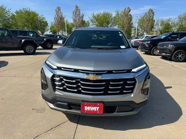 Used 2025 Chevrolet Equinox LT AWD/4WD image 2