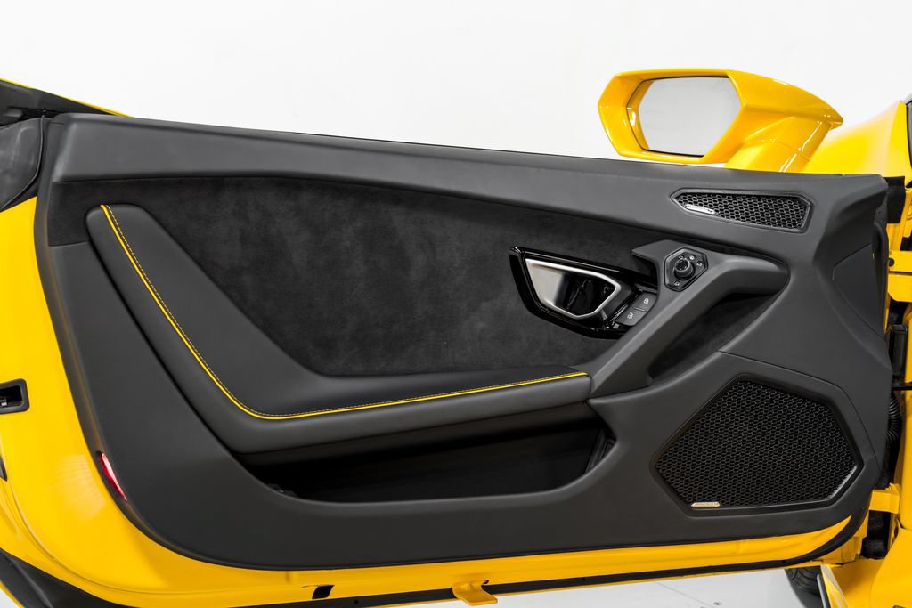 Used 2022 Lamborghini Huracan EVO RWD image 9