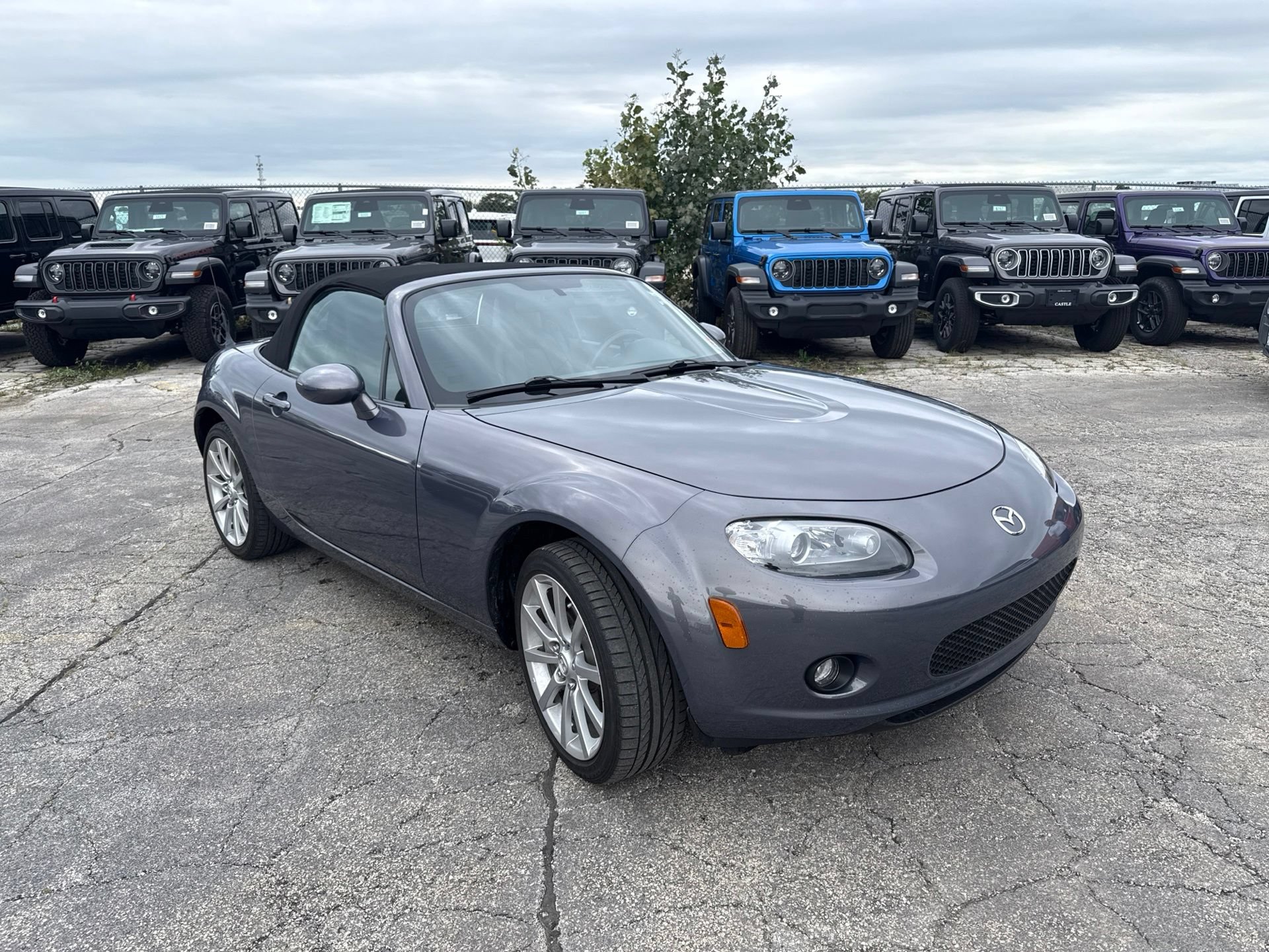 Used 2006 MAZDA MX-5 Miata Grand Touring RWD image 12