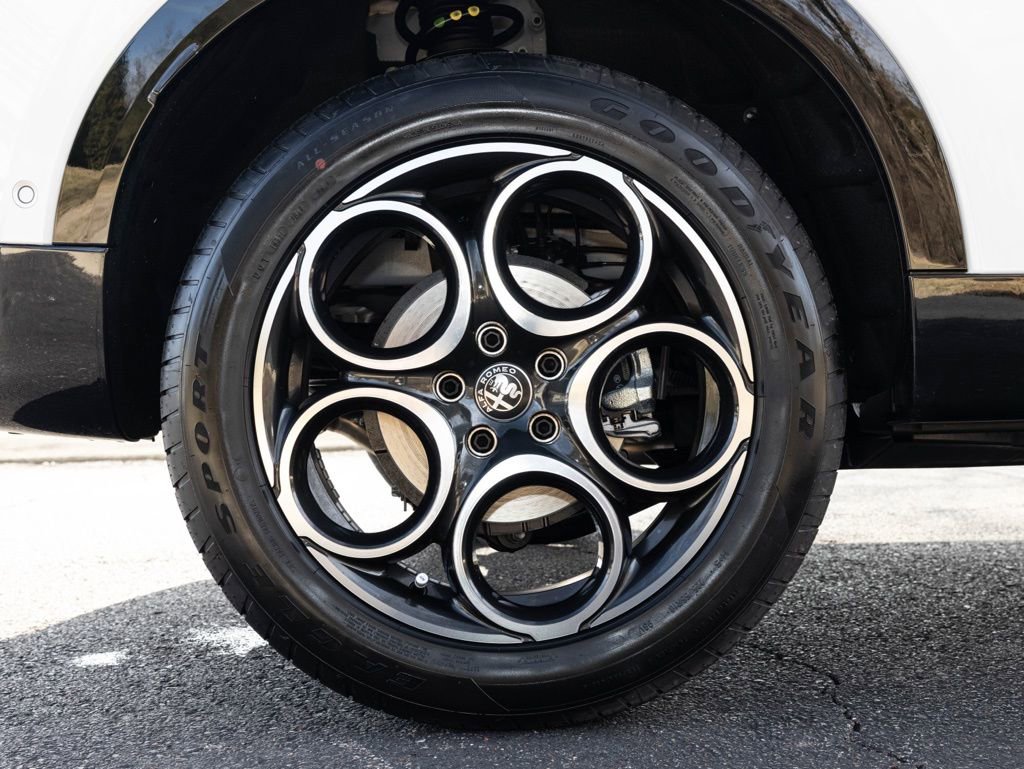 New 2026 Alfa Romeo Tonale w/ Black Premium Package image 66