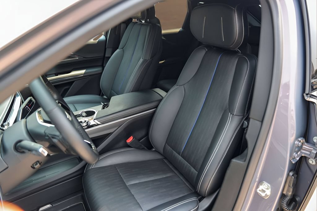 Certified 2024 Cadillac Lyriq Sport AWD/4WD image 7
