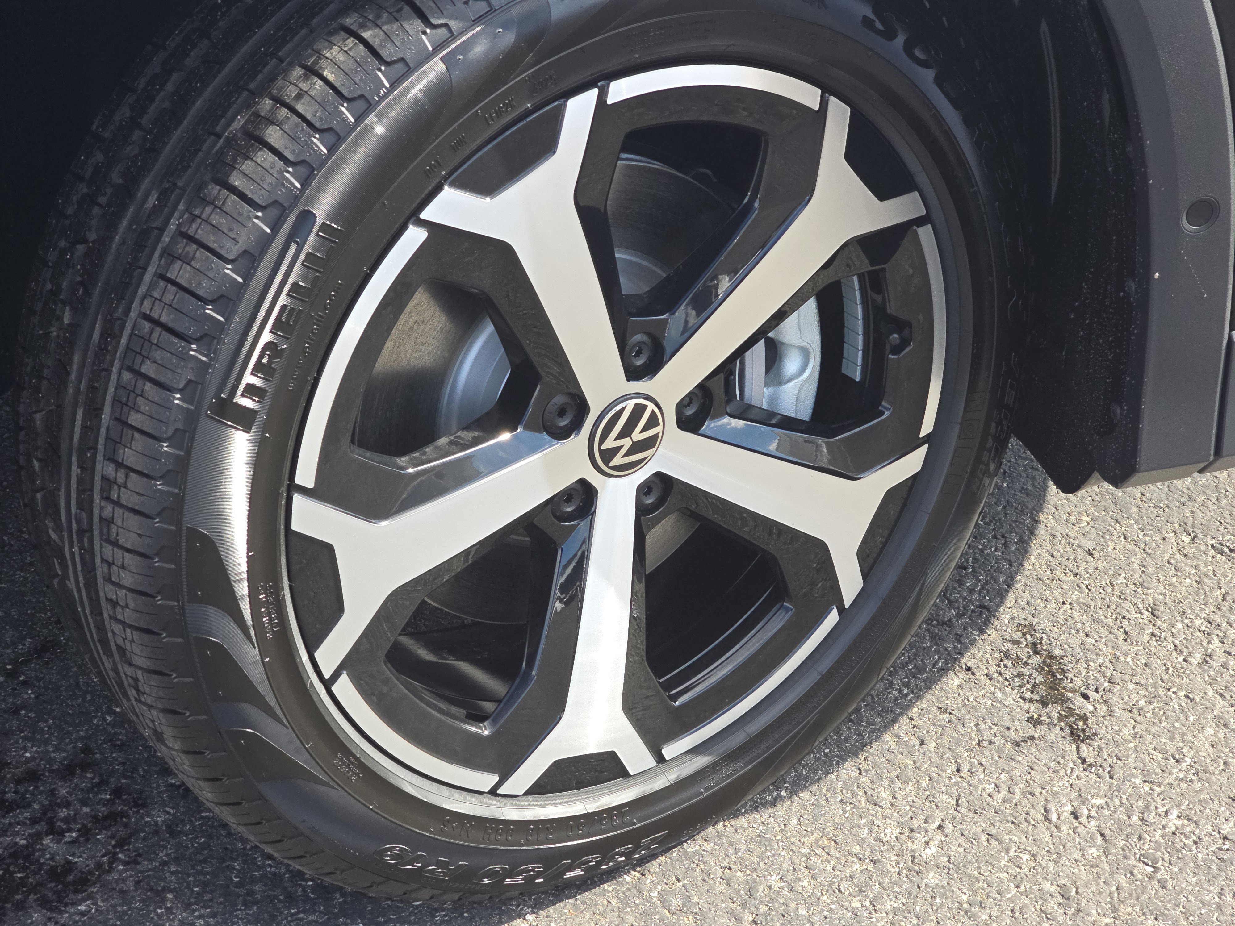 New 2026 Volkswagen Tiguan SE image 14