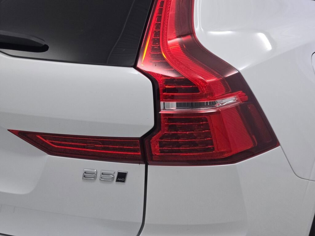 Used 2025 Volvo XC60 B5 Plus image 13