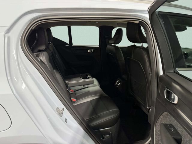 Used 2025 Volvo XC40 B5 Core AWD/4WD image 28