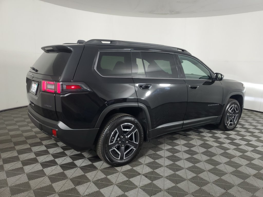 Used 2026 Jeep Cherokee Laredo AWD/4WD image 4