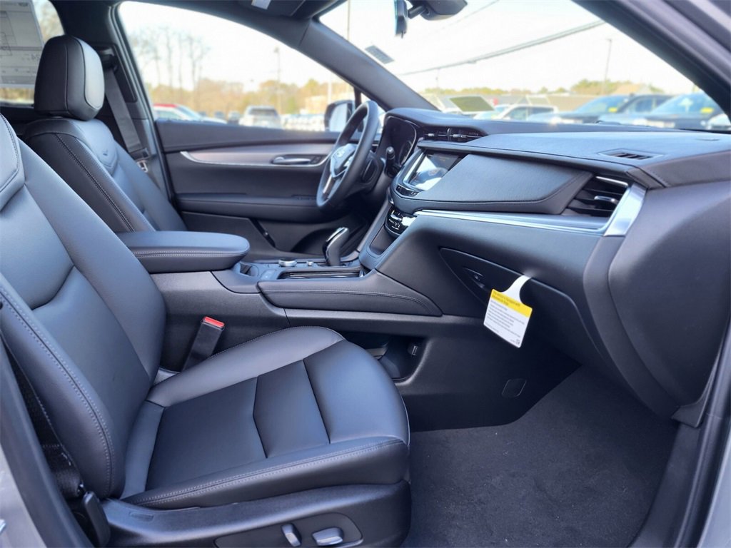 New 2026 Cadillac XT5 Luxury image 9