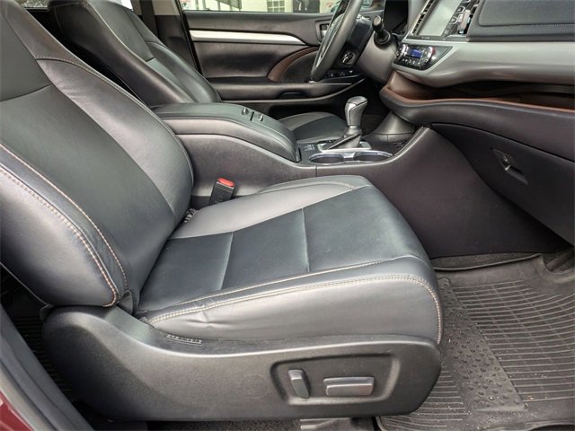 Used 2019 Toyota Highlander XLE image 29