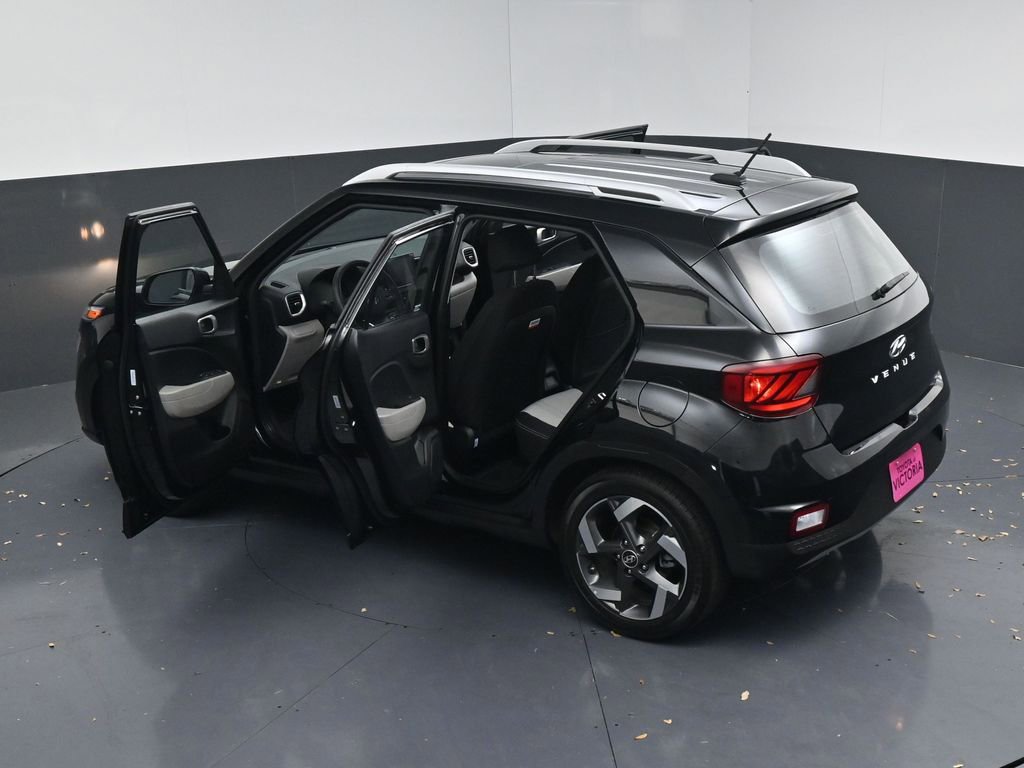 Used 2025 Hyundai Venue SEL image 22