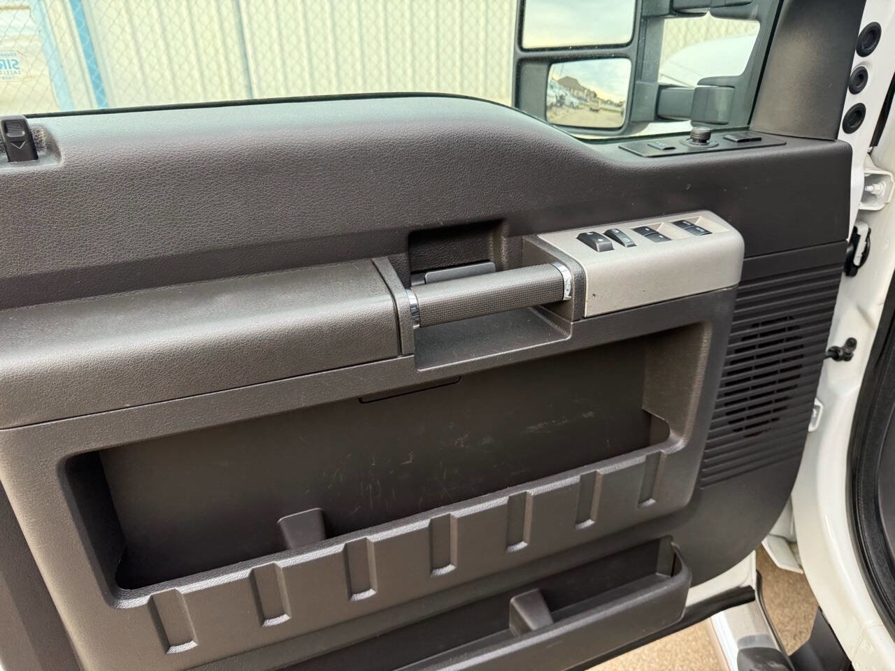 Used 2015 Ford F350 Lariat w/ Lariat Interior Package image 17