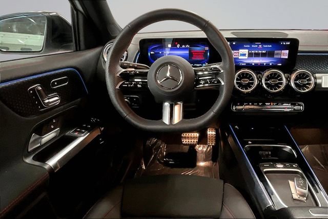 Used 2025 Mercedes-Benz EQB 300 4MATIC image 7