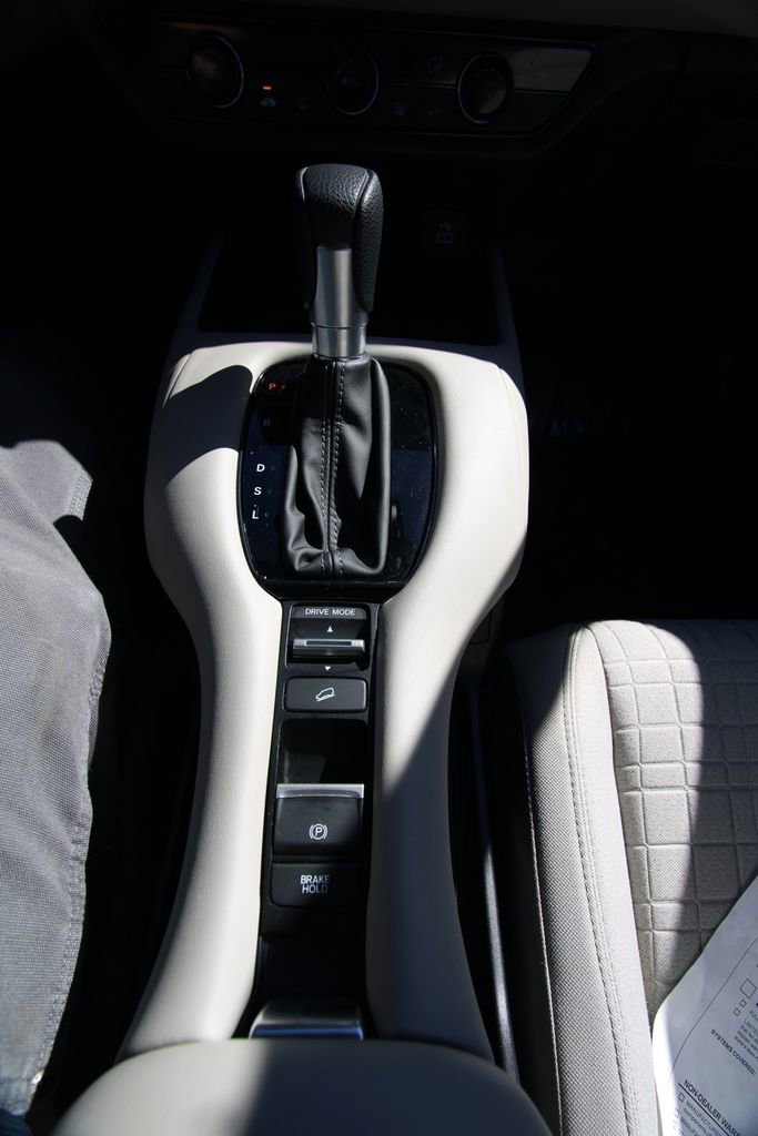 Used 2024 Honda HR-V LX image 23