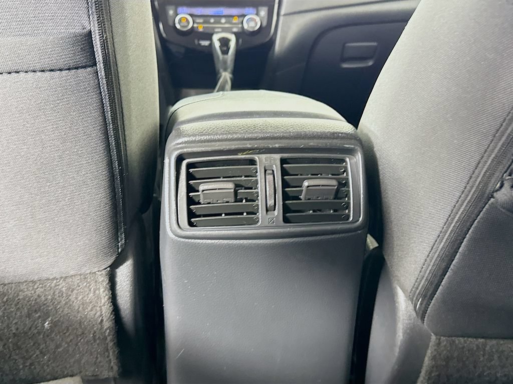 Used 2018 Nissan Rogue SV AWD/4WD image 29