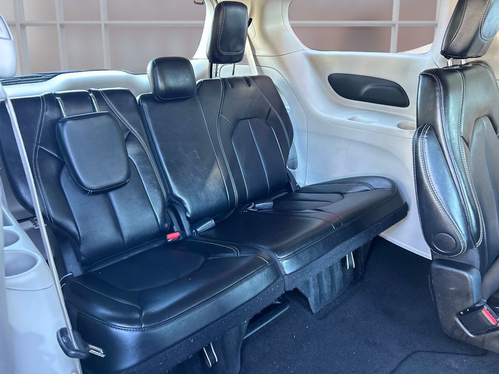 Used 2024 Chrysler Pacifica Touring-L image 16