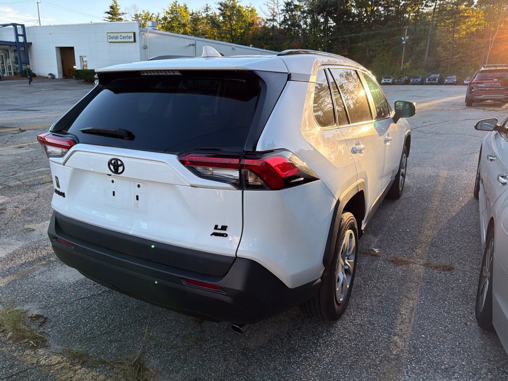 Used 2021 Toyota RAV4 LE AWD/4WD image 5