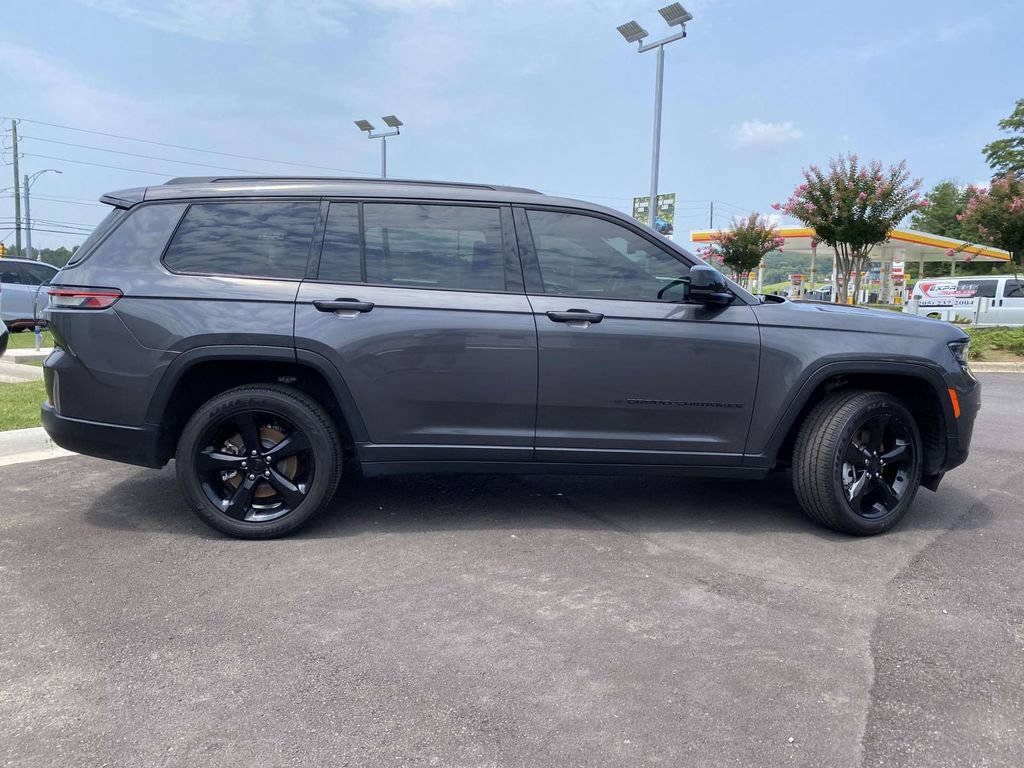 Used 2025 Jeep Grand Cherokee L Altitude RWD image 2