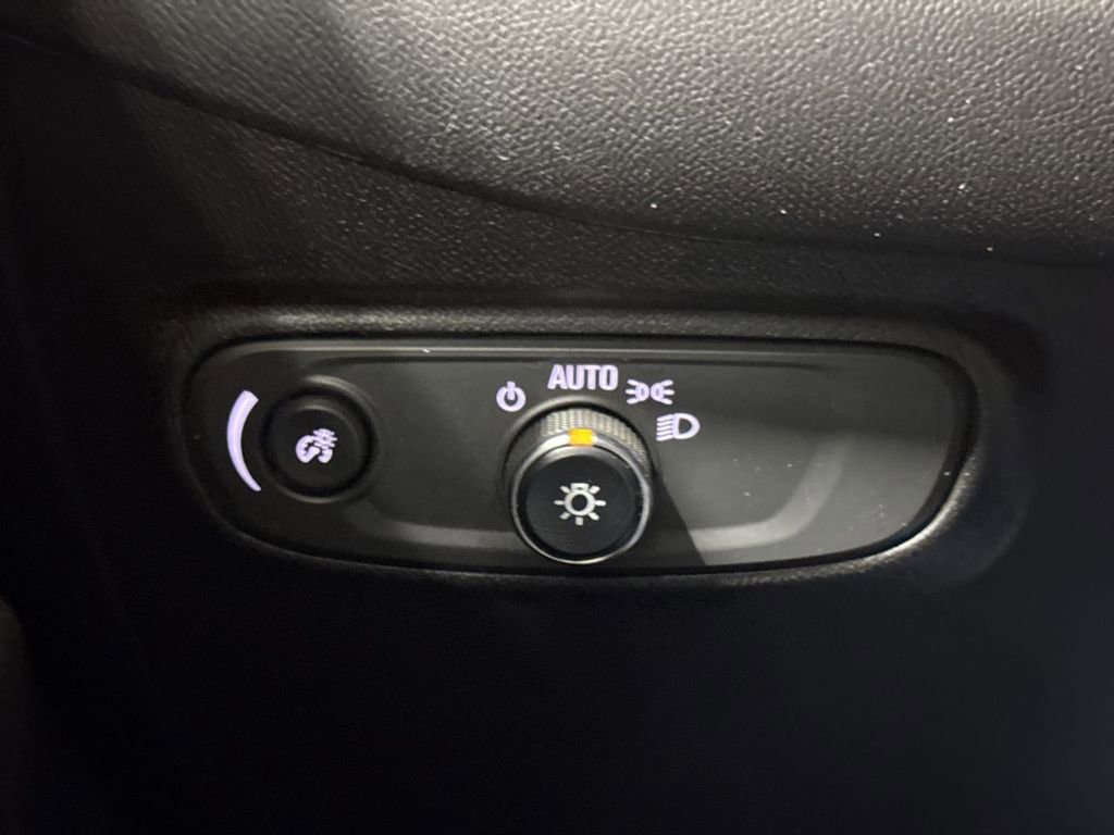 Used 2020 Chevrolet Equinox LS w/ LS Convenience Package image 18