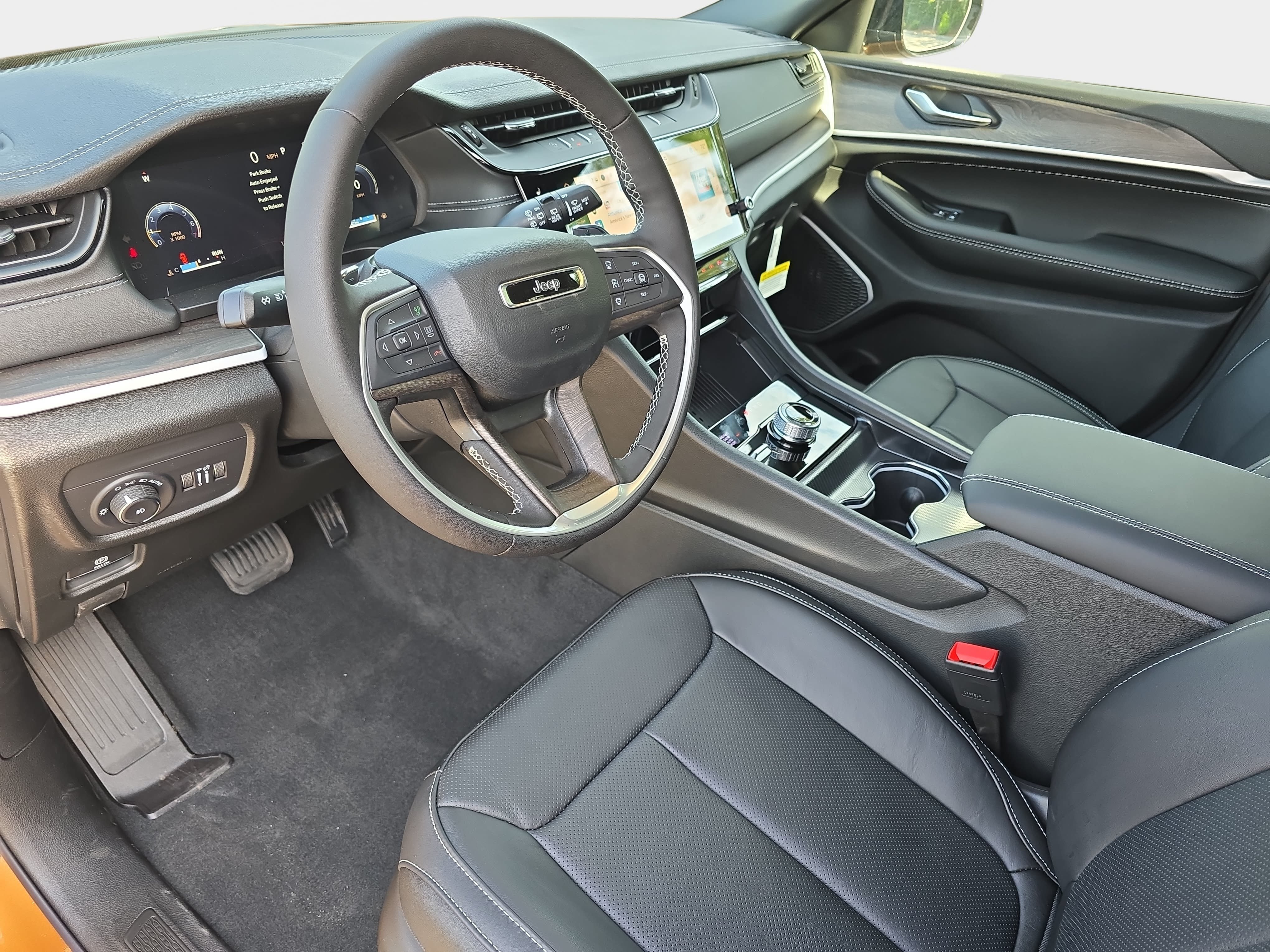 New 2026 Jeep Grand Cherokee Limited Reserve AWD/4WD image 14
