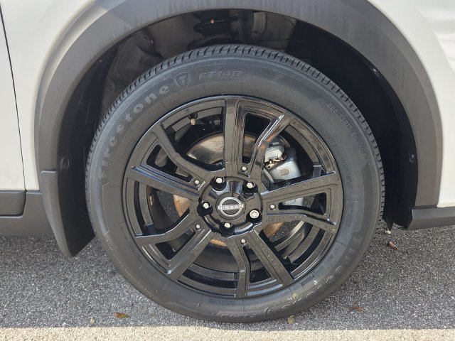 Used 2023 Nissan Kicks SR w/ SR Premium Package FWD image 11