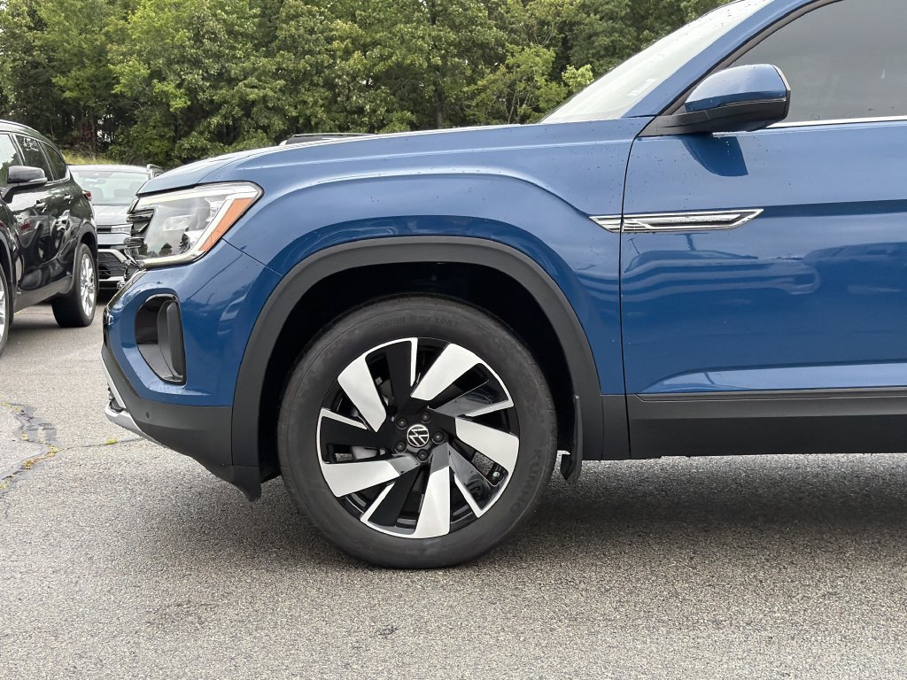 New 2025 Volkswagen Atlas Cross Sport SE FWD image 9