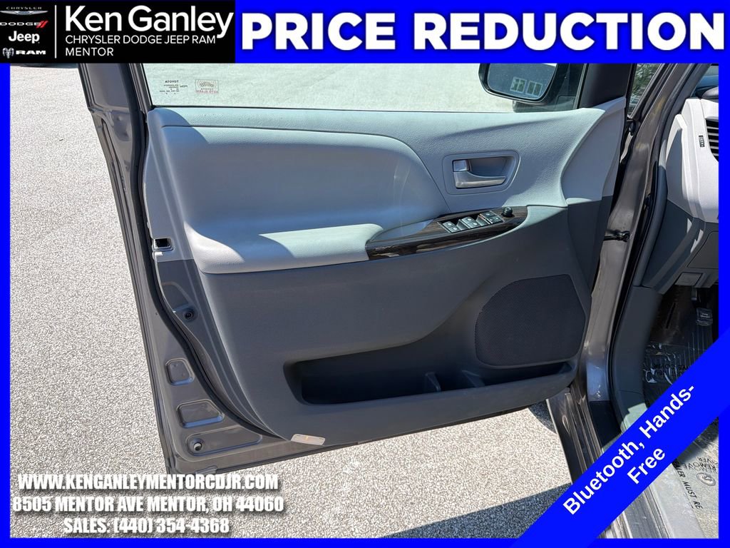 Used 2017 Toyota Sienna XLE AWD/4WD image 10