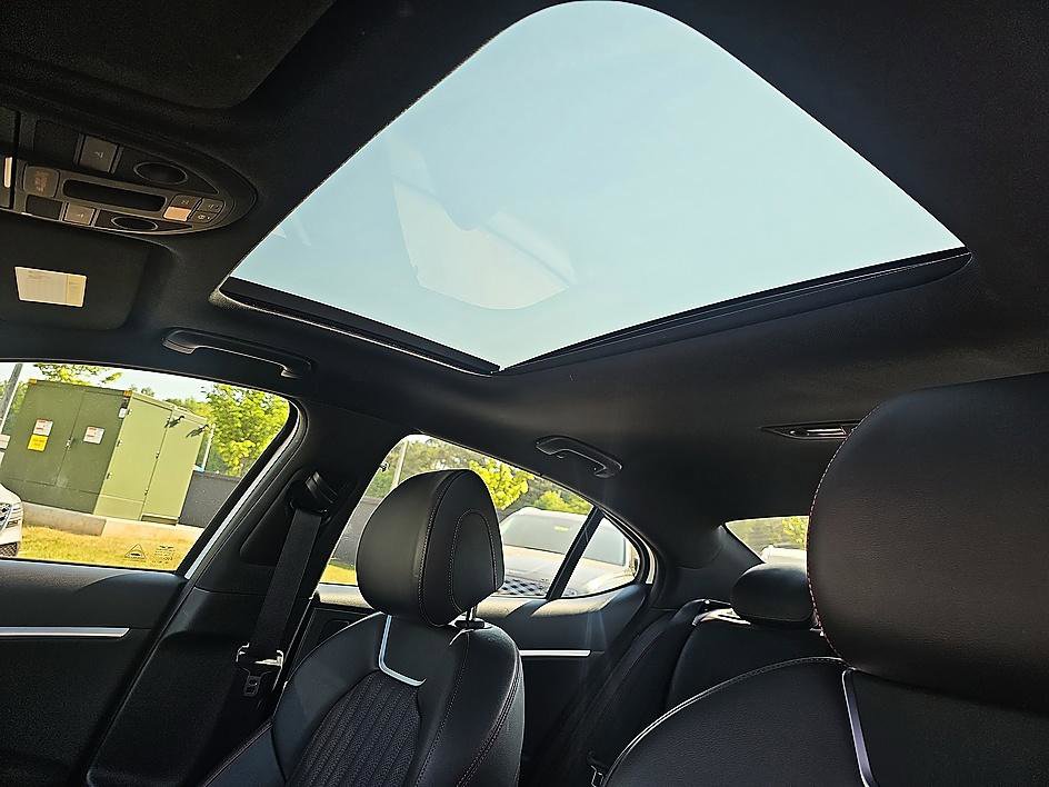 Used 2025 Genesis G70 3.3T Advanced RWD image 32