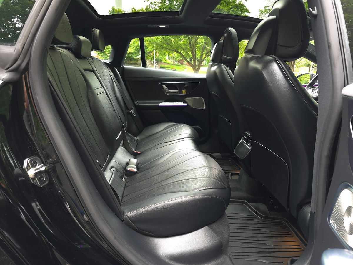Used 2023 Mercedes-Benz EQE 350+ 4MATIC SUV w/ Exclusive Trim Package image 18