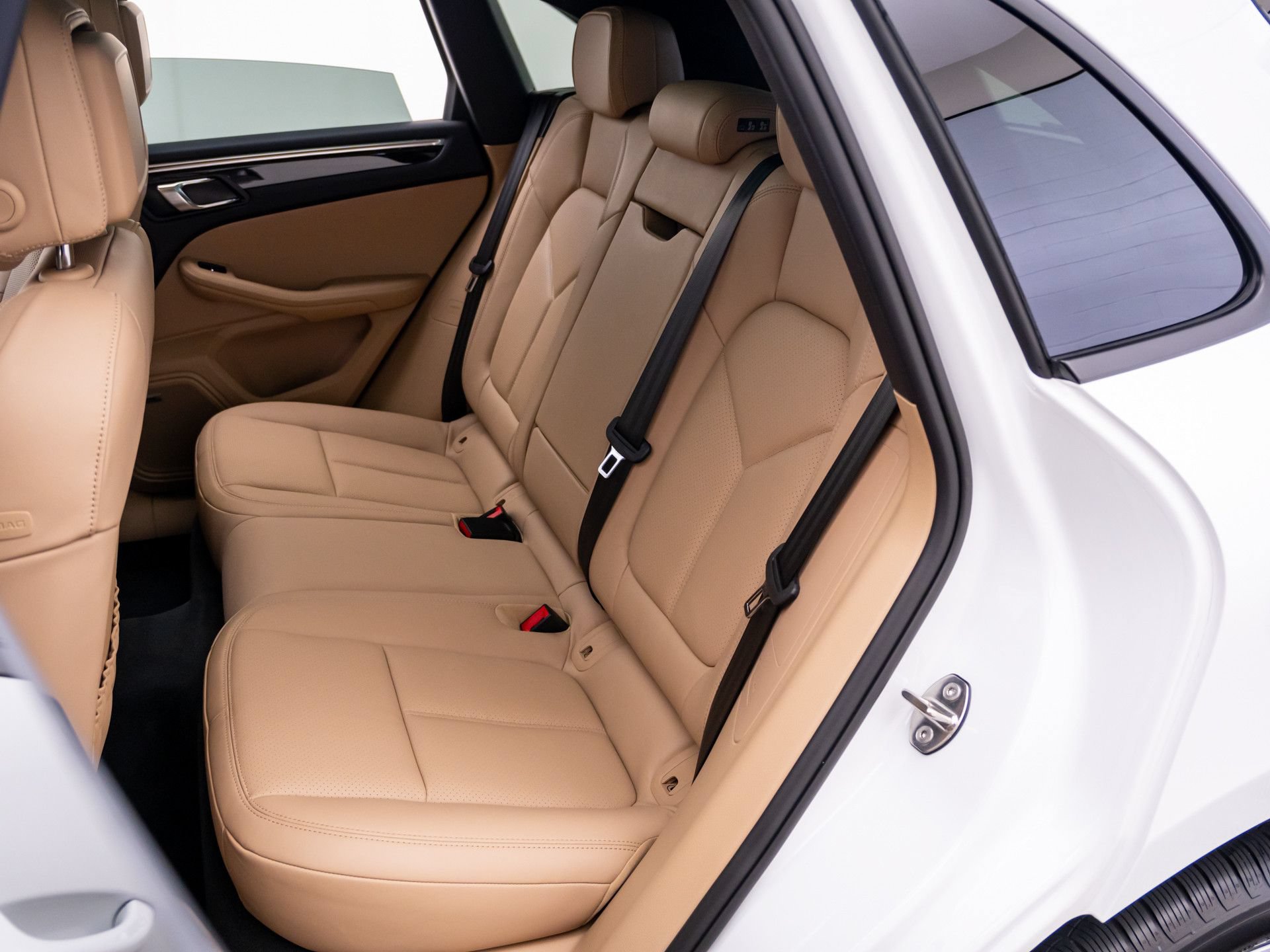 Certified 2026 Porsche Macan AWD/4WD image 17