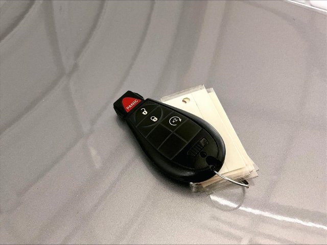 Used 2018 Jeep Cherokee Latitude w/ Cold Weather Group AWD/4WD image 10