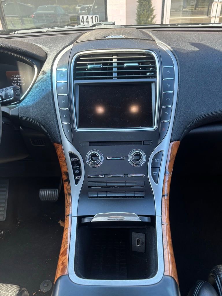 Used 2020 Lincoln Nautilus Reserve w/ Equipment Group 202A image 17