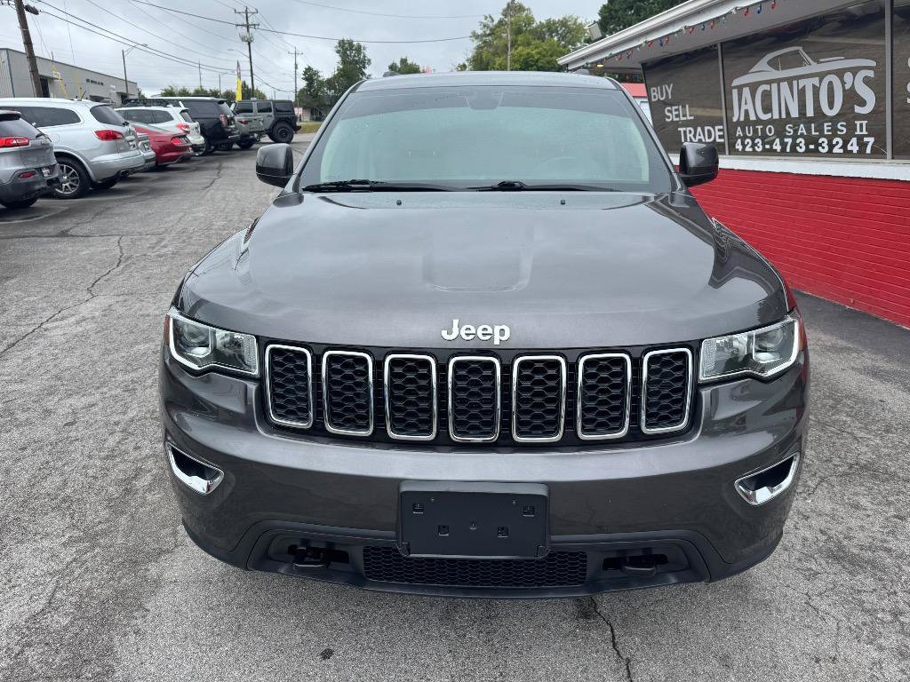 Used 2019 Jeep Grand Cherokee Laredo AWD/4WD image 4