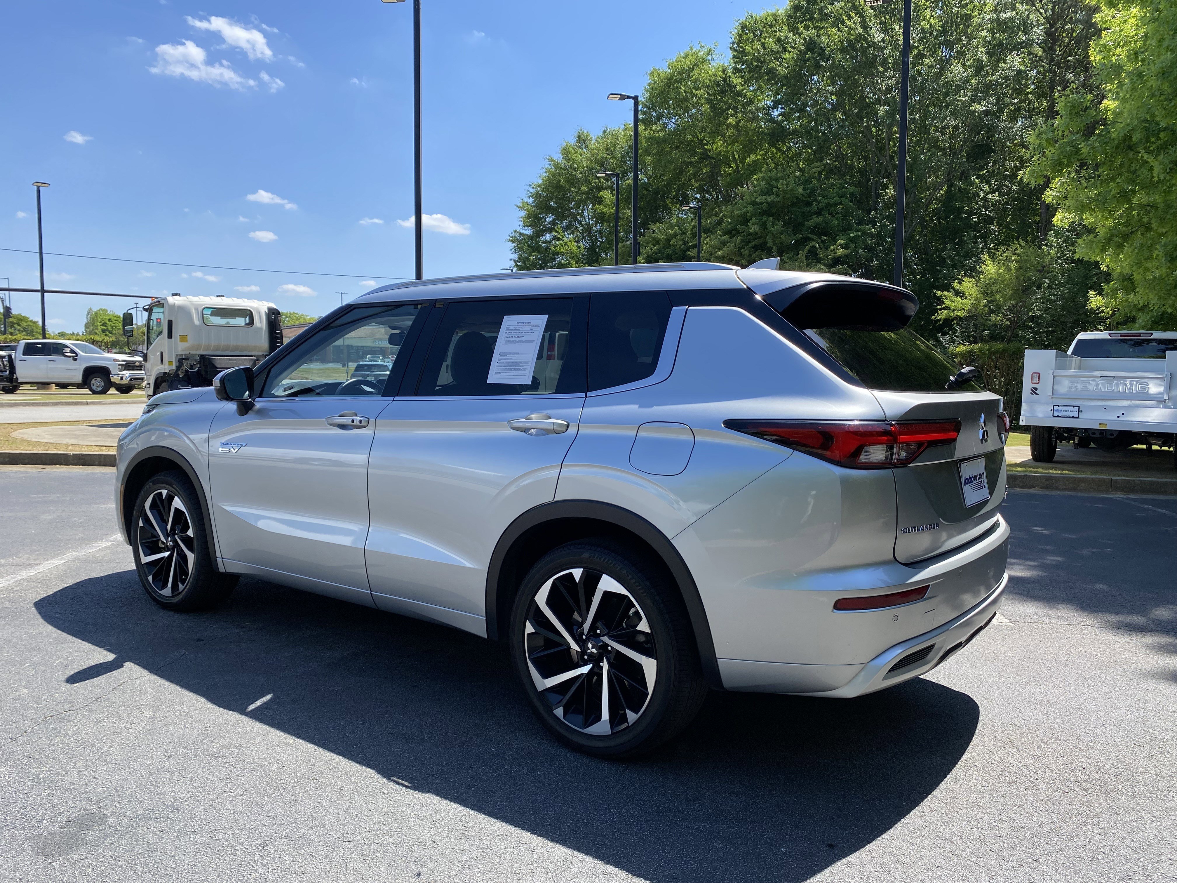 Used 2024 Mitsubishi Outlander 4WD Plug-In Hybrid image 7