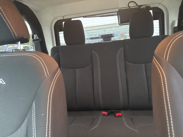 Used 2018 Jeep Wrangler Sahara w/ Connectivity Group image 15