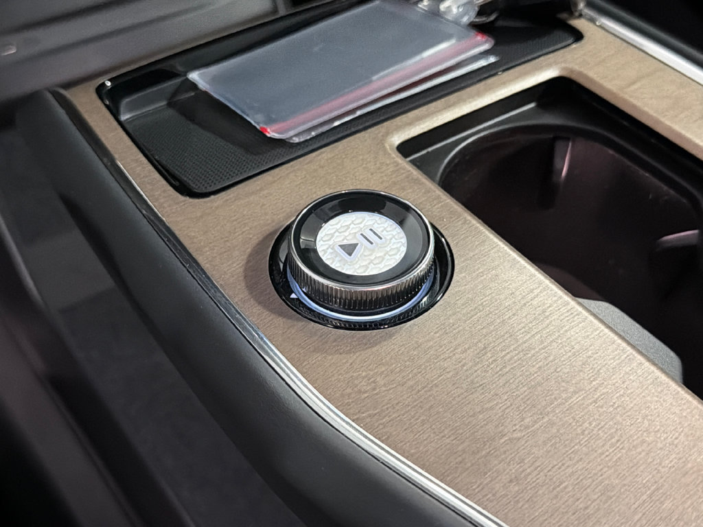 Certified 2025 Volvo EX90 Plus AWD/4WD image 18