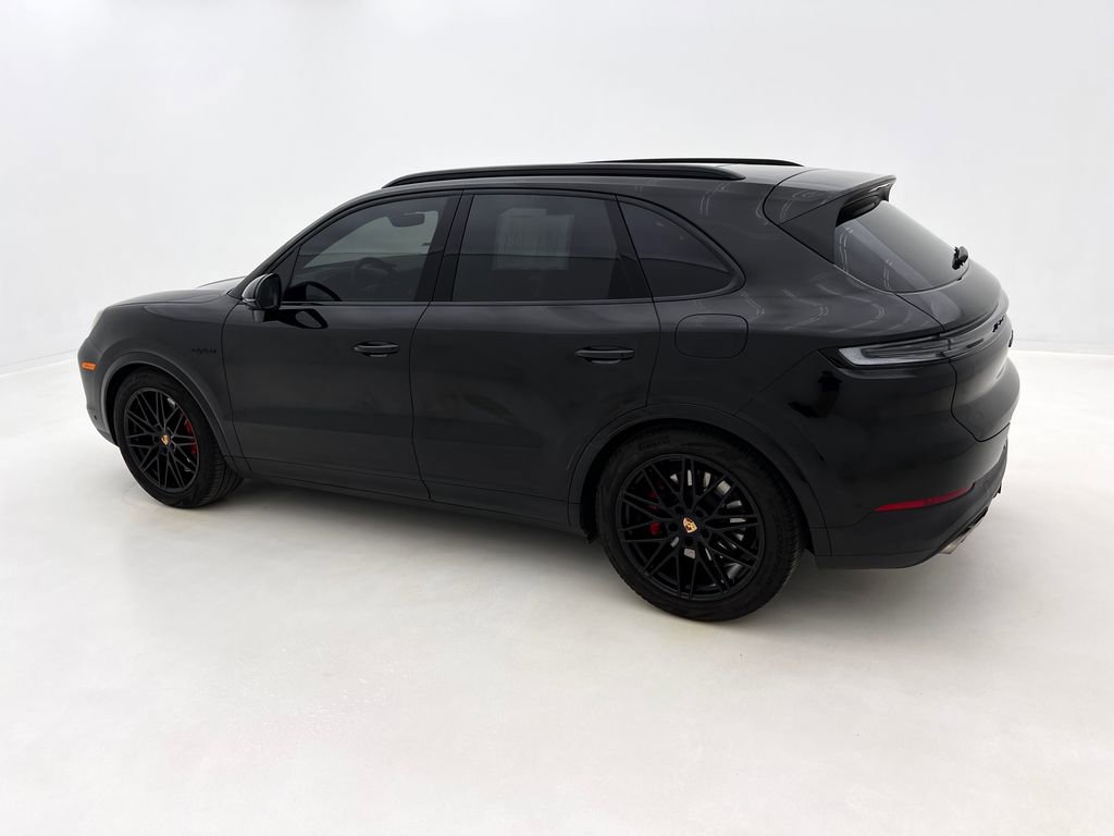 Used 2024 Porsche Cayenne S image 10