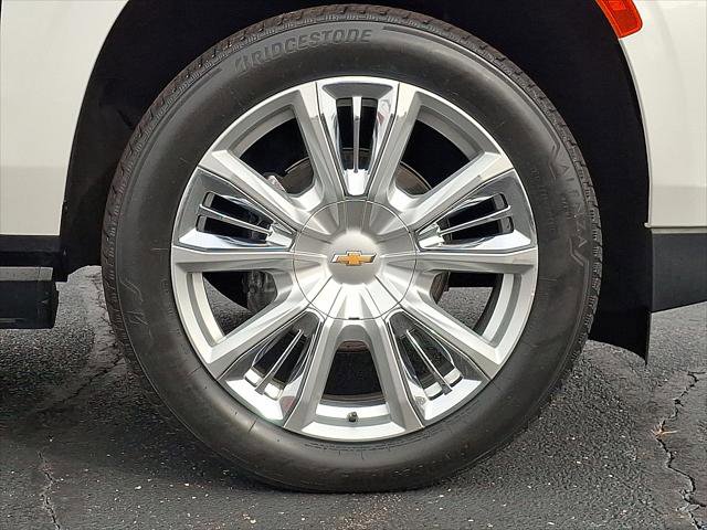 Used 2023 Chevrolet Suburban High Country w/ Premium Package 2 AWD/4WD image 19