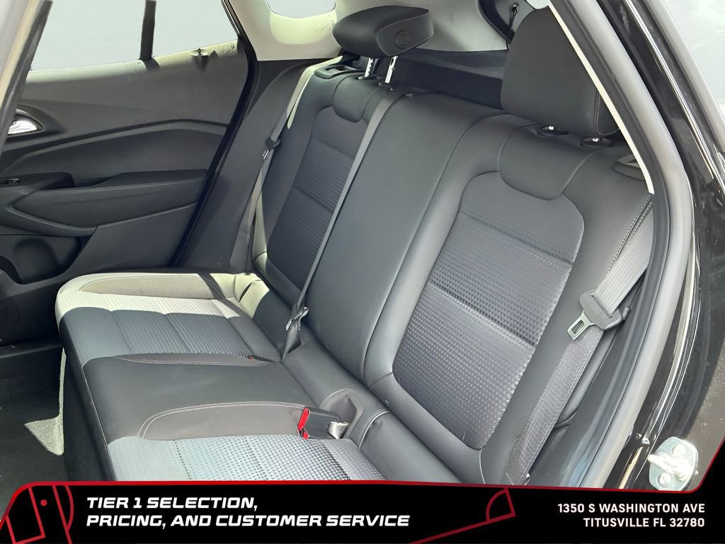 Used 2025 Chevrolet Trax LT w/ LT Convenience Package FWD image 17
