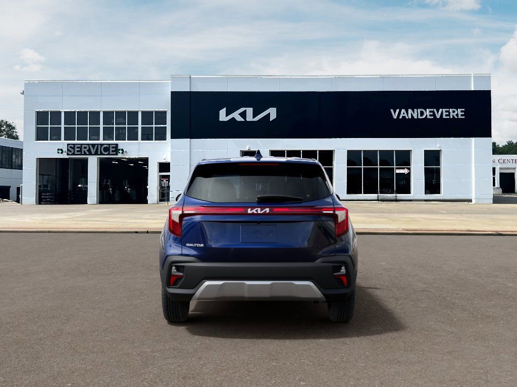 New 2026 Kia Seltos LX FWD image 8