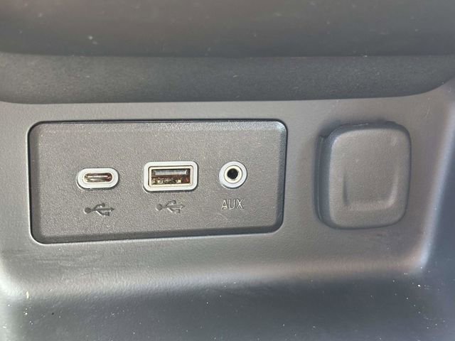 Used 2024 GMC Terrain SLE image 17