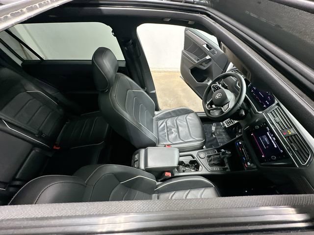 Used 2022 Volkswagen Tiguan SEL R-Line AWD/4WD image 6