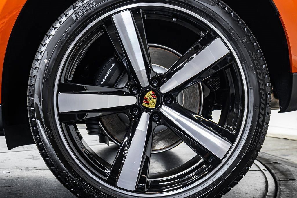 Used 2025 Porsche Macan image 25
