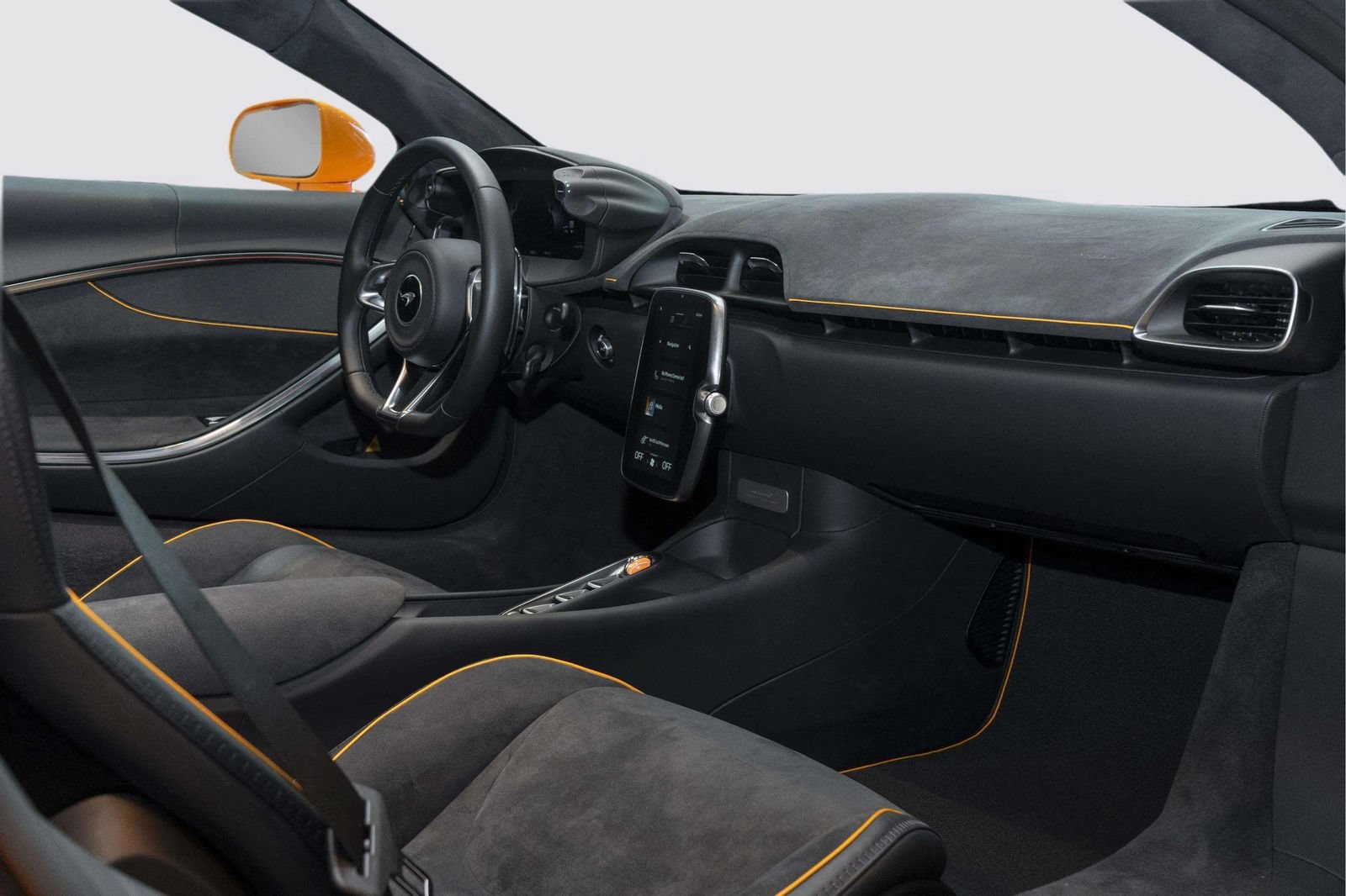 Used 2026 McLaren Artura Spider RWD image 36