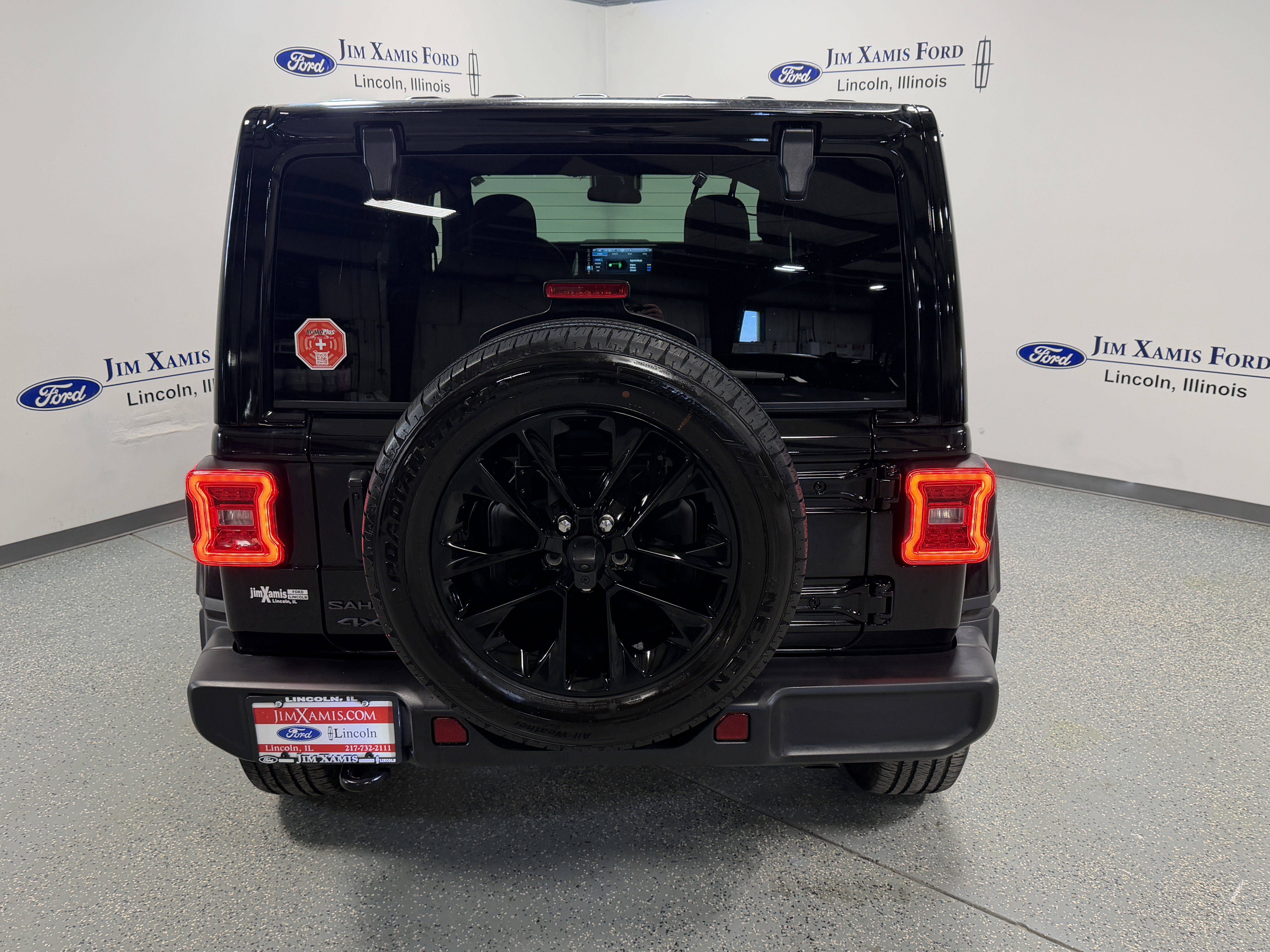 Used 2025 Jeep Wrangler Unlimited Sahara AWD/4WD image 5