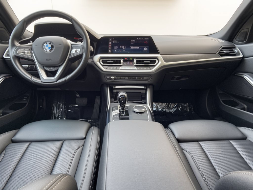 Used 2022 BMW 330i xDrive Sedan w/ Driving Assistance Package AWD/4WD image 17