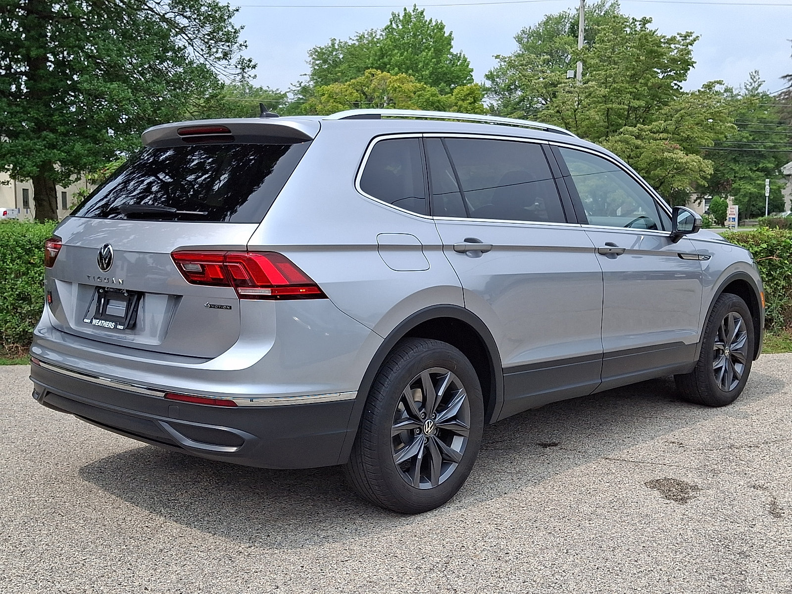 Used 2023 Volkswagen Tiguan SE AWD/4WD image 6