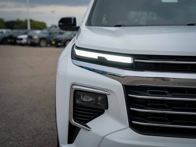 Used 2025 Chevrolet Traverse LT image 4