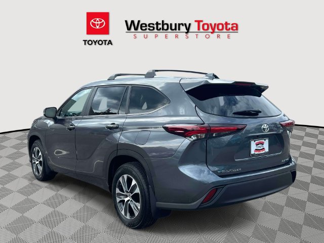 Used 2024 Toyota Highlander XLE AWD/4WD image 11