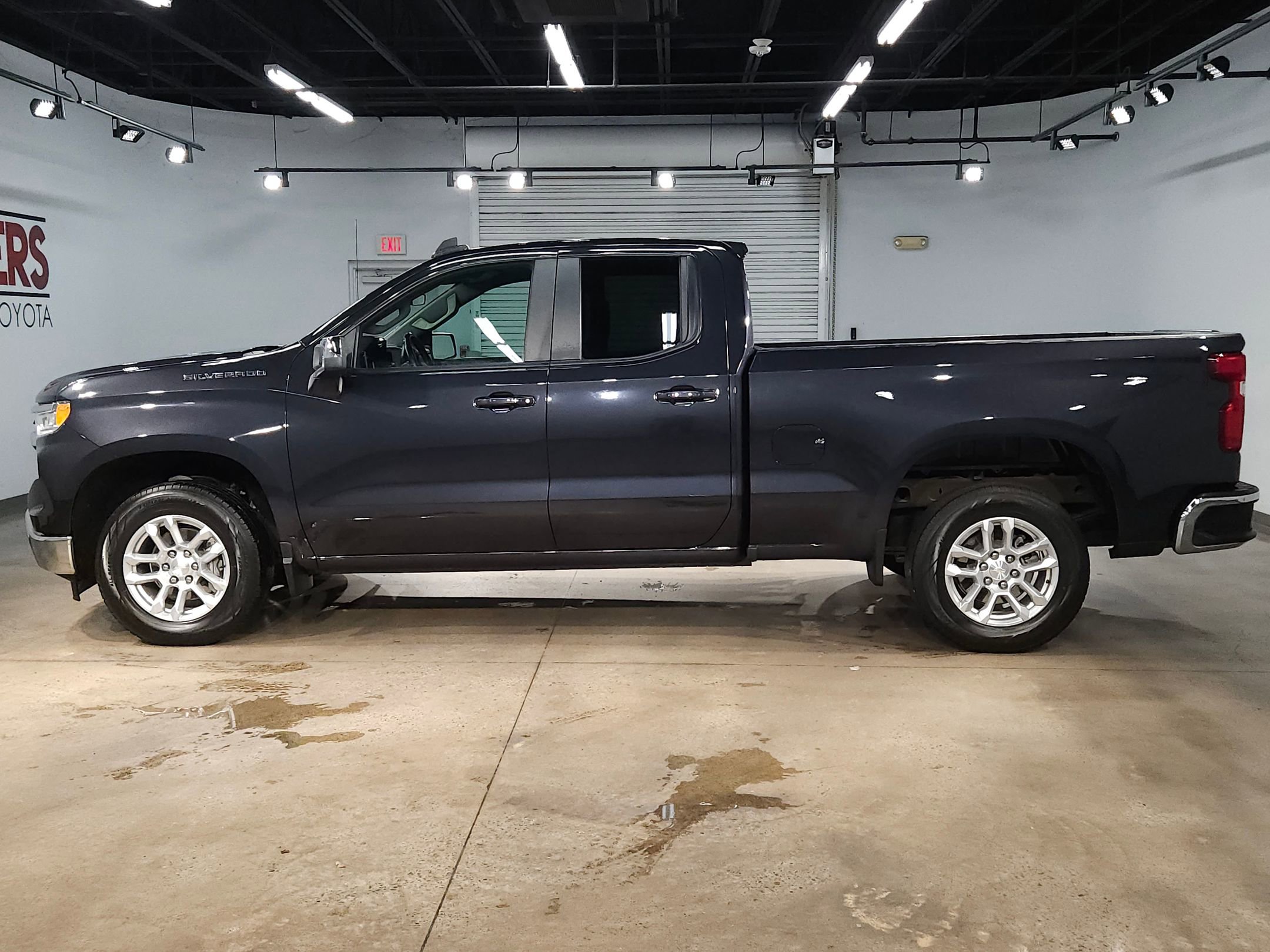 Used 2023 Chevrolet Silverado 1500 LT image 4